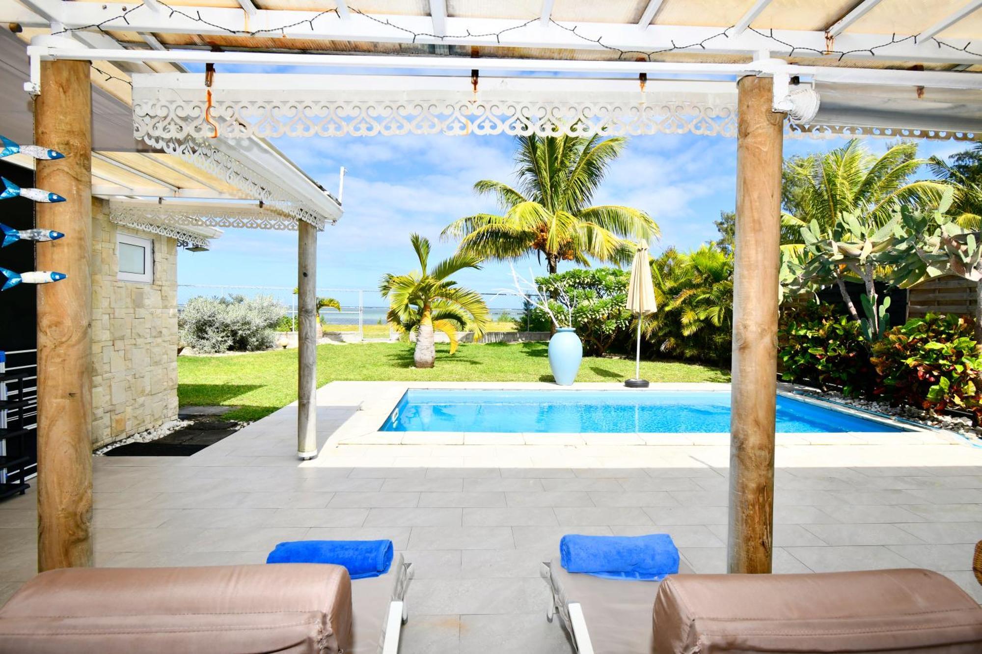 Chalet Kestrel With Pool On The Beach Riambel Kültér fotó