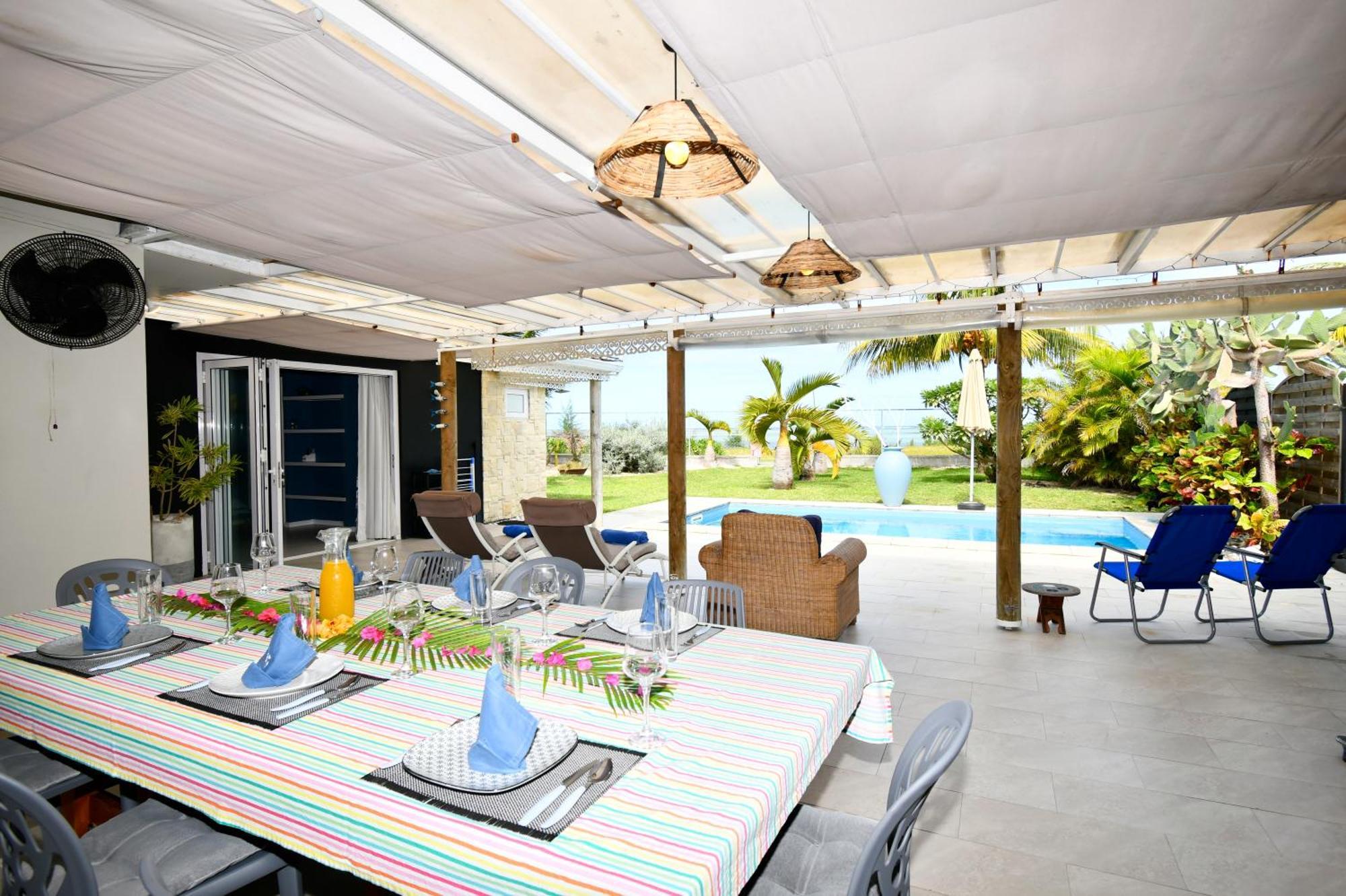 Chalet Kestrel With Pool On The Beach Riambel Kültér fotó